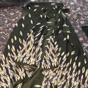 Stylish Green and Purple Patterned Scarf